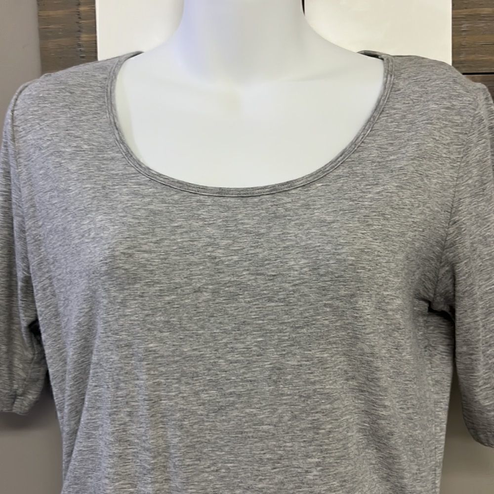 All Worthy by Hunter McGrady Heather Gray Short Sleeve Rouged T- Shirt- Small - Picture 4 of 11